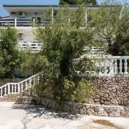 Val *